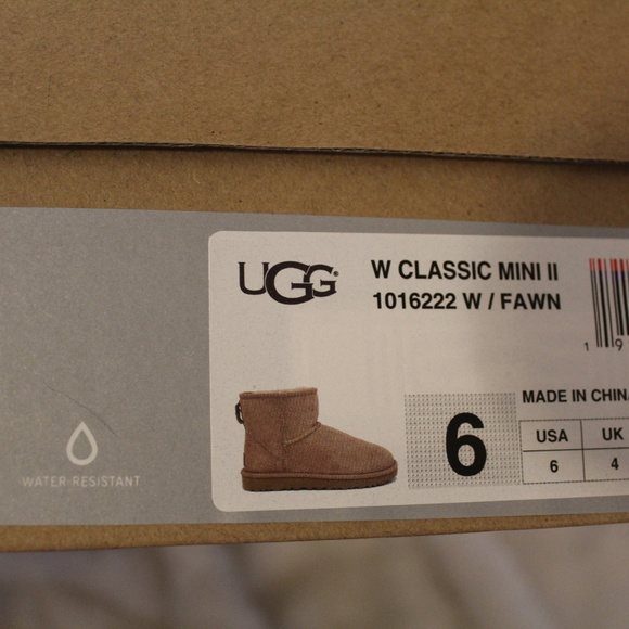 UGG SUEDE CLASSIC MINI BOOTS - Picture 6 of 7